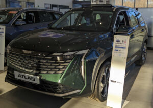 Front view of a green Geely Atlas