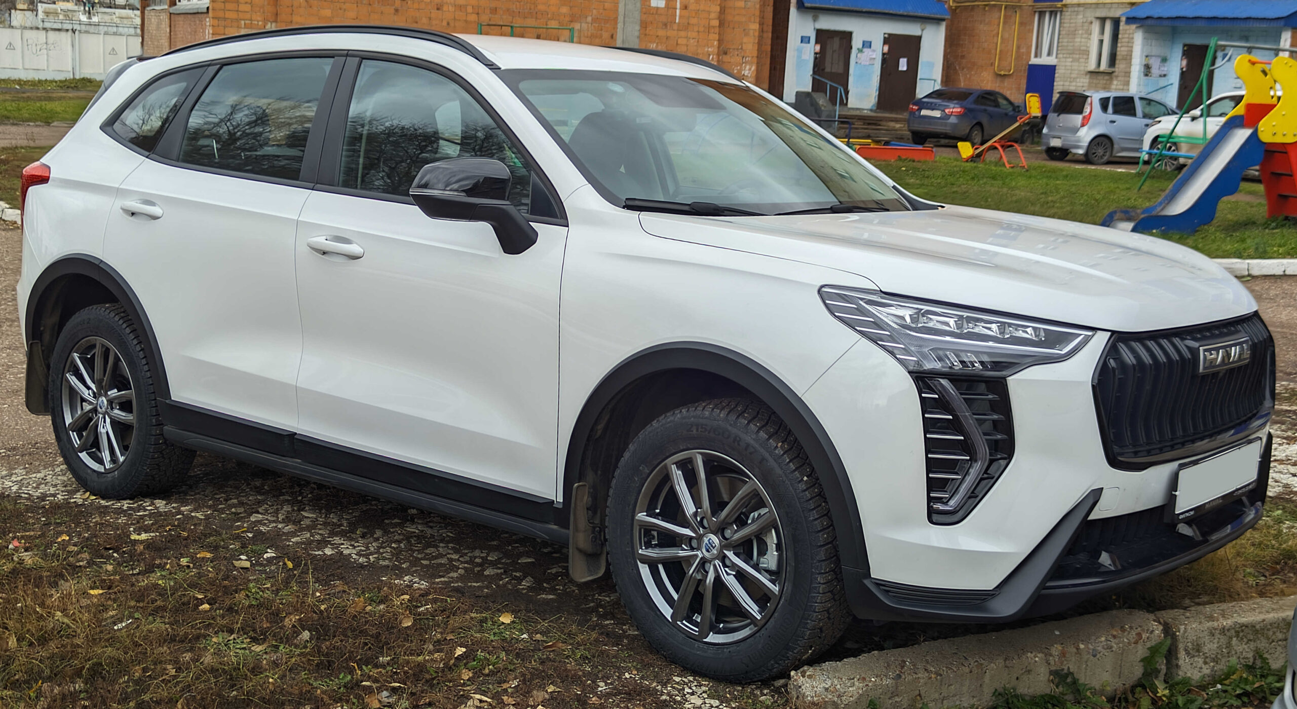 Front view of a white Haval Jolion